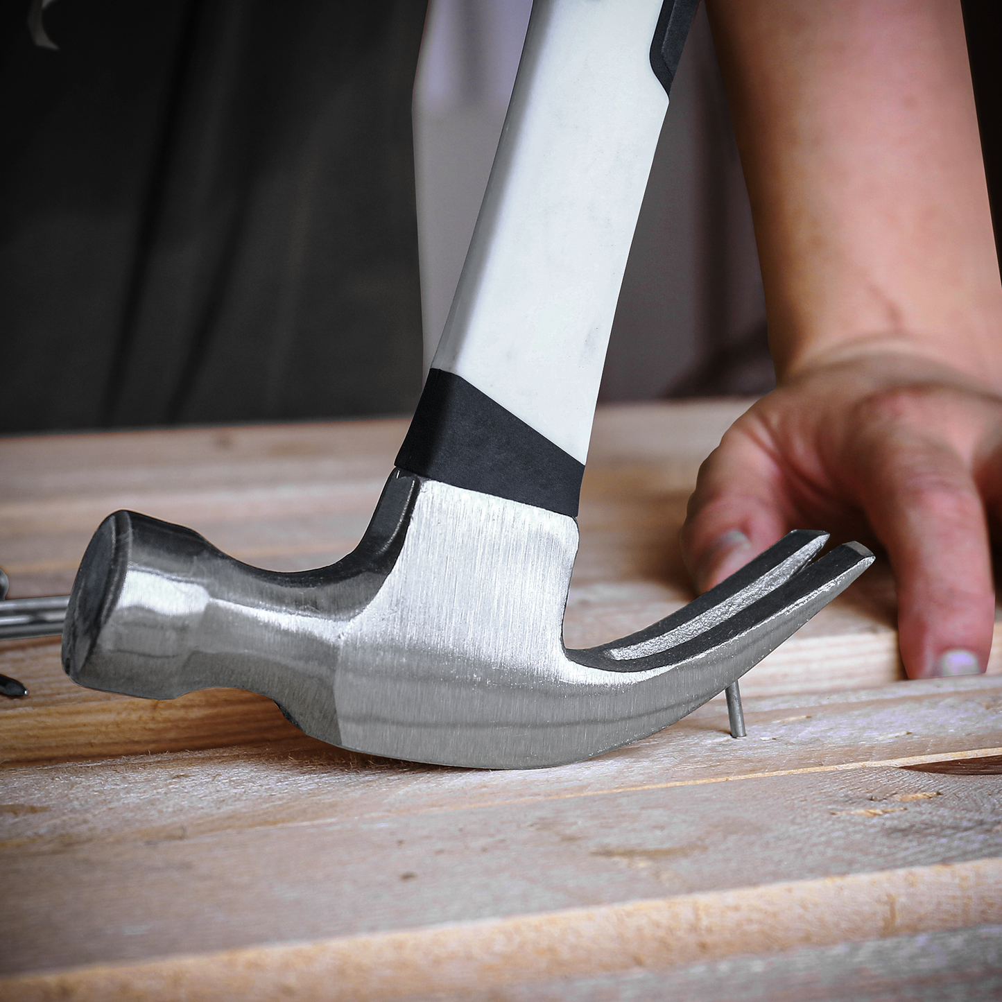 HAUTMEC 16 oz Claw Hammer, Drop Forged Claw Hammers with Magnetic Nail Holder and Firberglass Handle, Curved Jaw of Nail Puller, Smooth Face, HTMAM25003