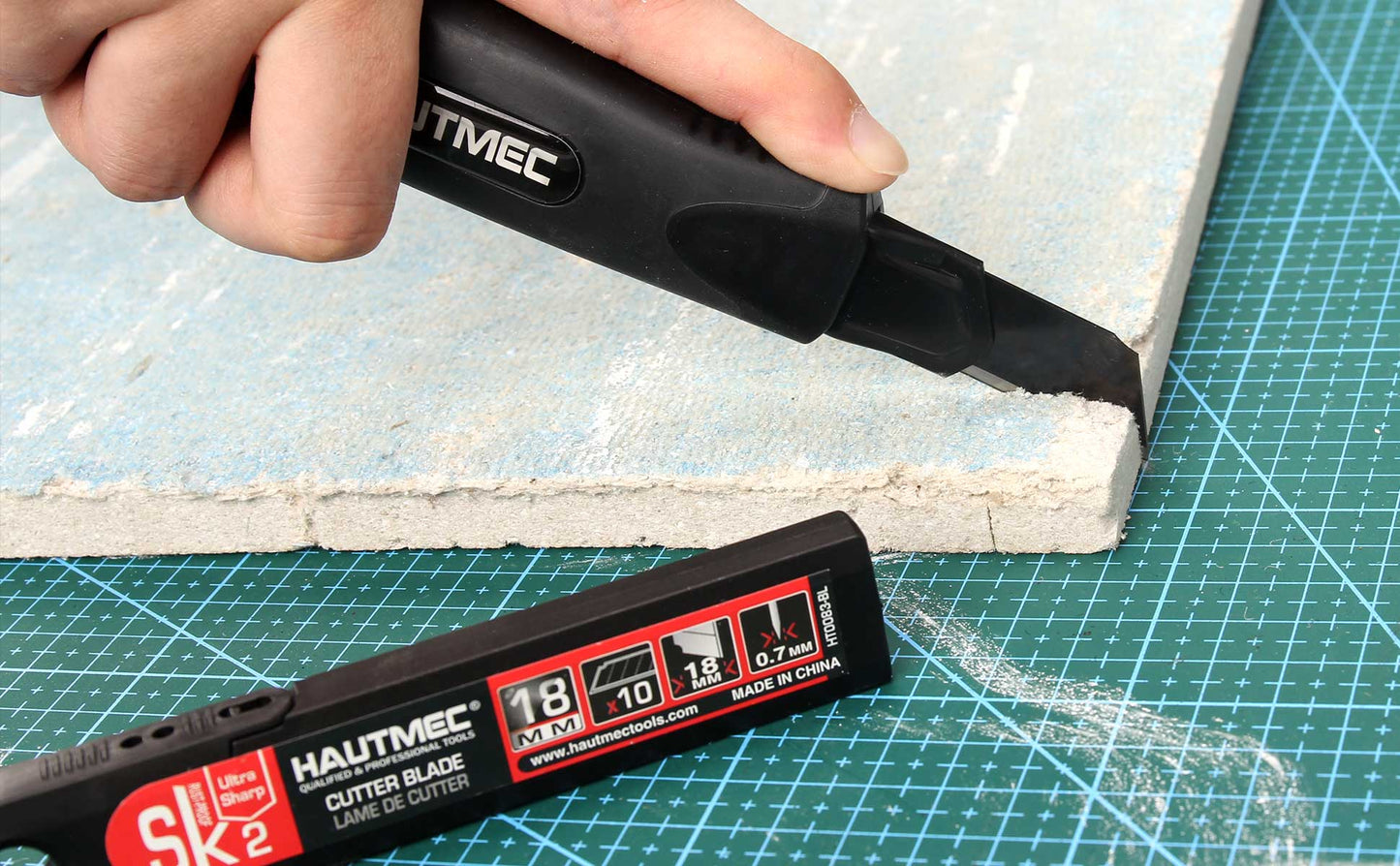 HAUTMEC Pro 18mm Black Auto-Lock Utility Knife Set Including 10pcs Ultra Sharp Black Snap-off Blades in Case, HT0094-KN