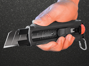 HAUTMEC 25mm Extra Heavy Duty Utility Knife with Double Lock Mechanism, Auto-Lock and Ratchet- Lock for Double Safety, SK2 Sharp Black Blade for Industrial or Construction Applications HT0254-KN