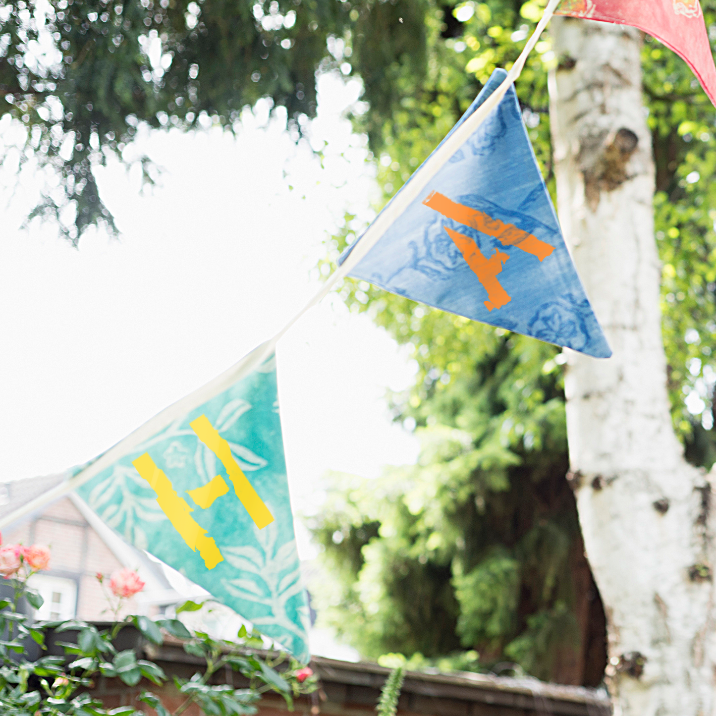 HAUTMEC 8 INCH (200mm) Vintage Stainless Steel Letters Stencils, A to Z Stainless 26 PCS Steel Stencils & Holder, Shop Stencil, Advertising Stencilling, Craft-Printing, Reusable HT0334