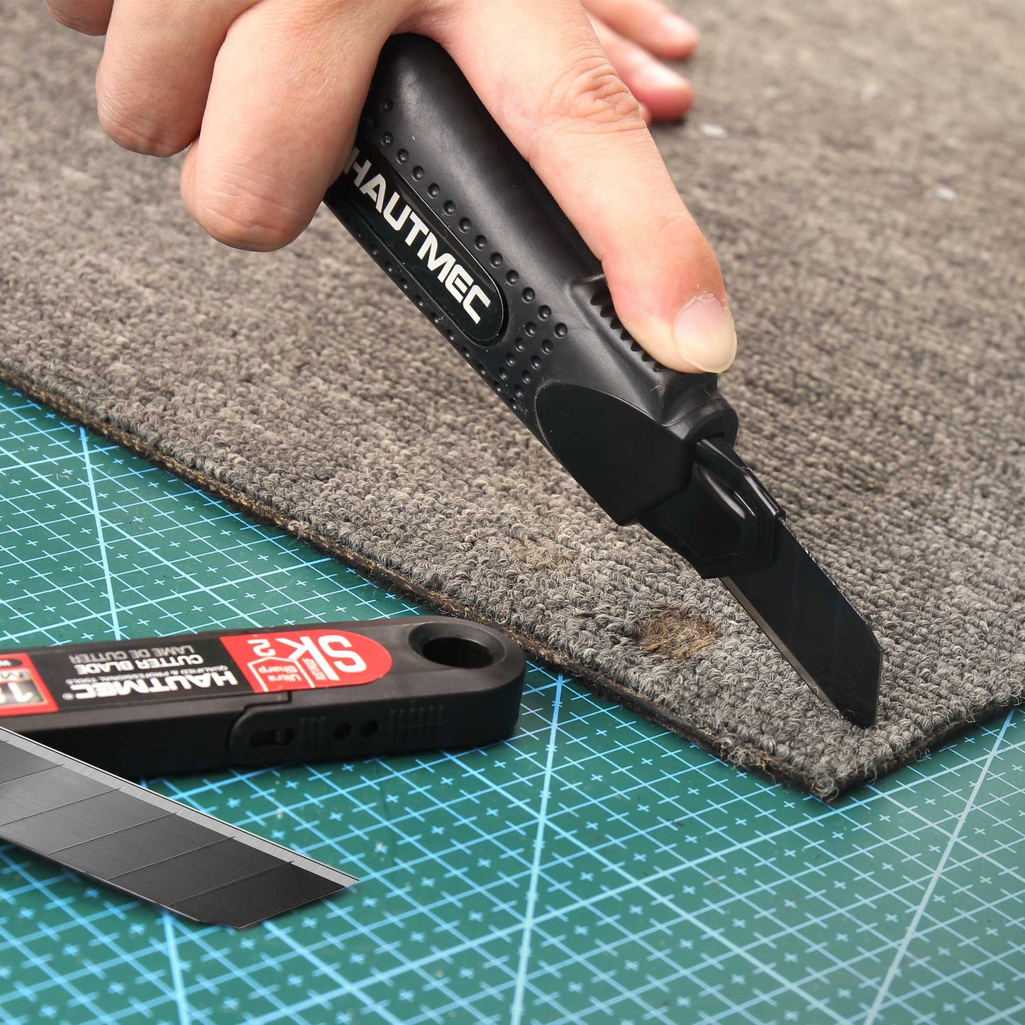 HAUTMEC Pro 18mm Black Auto-Lock Utility Knife Set Including 10pcs Ultra Sharp Black Snap-off Blades in Case, HT0094-KN