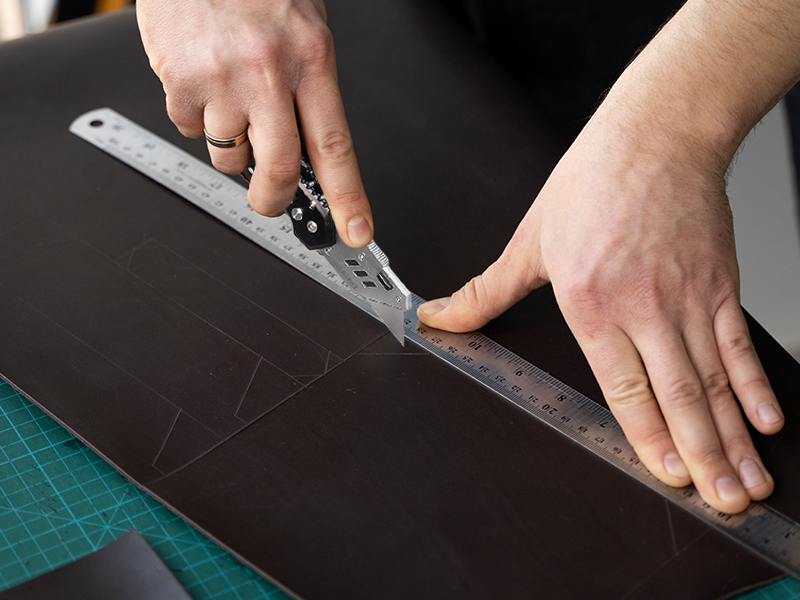 HAUTMEC 100 Pack Utility Knife Blades, Standard Box Cutter Blades with Innovative Safty Dispenser, Premium Carbon Steel Utility Blade Replacement, for Box, Carpet, Rope - HTUBL25011