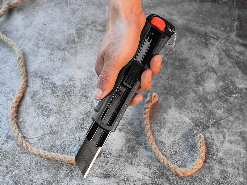 HAUTMEC 25mm Extra Heavy Duty Utility Knife with Double Lock Mechanism, Auto-Lock and Ratchet- Lock for Double Safety, SK2 Sharp Black Blade for Industrial or Construction Applications HT0254-KN