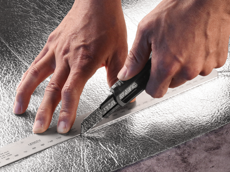 HAUTMEC 25mm Extra Heavy Duty Utility Knife with Double Lock Mechanism, Auto-Lock and Ratchet- Lock for Double Safety, SK2 Sharp Black Blade for Industrial or Construction Applications HT0254-KN