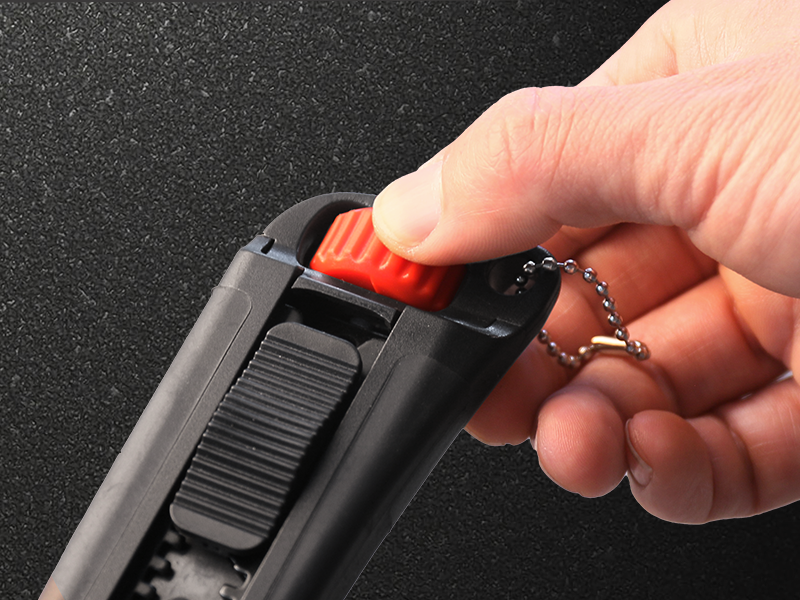 HAUTMEC 25mm Extra Heavy Duty Utility Knife with Double Lock Mechanism, Auto-Lock and Ratchet- Lock for Double Safety, SK2 Sharp Black Blade for Industrial or Construction Applications HT0254-KN